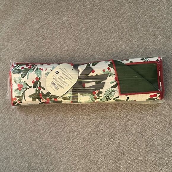 Christmas Berries Reversible Table Runner - Picture 2 of 6